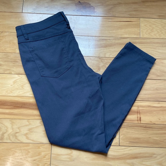 PrAna Gray Nylon Skinny Pants Women's Sz 8 Short Inseam Hiking outdoor Pants - Picture 2 of 7